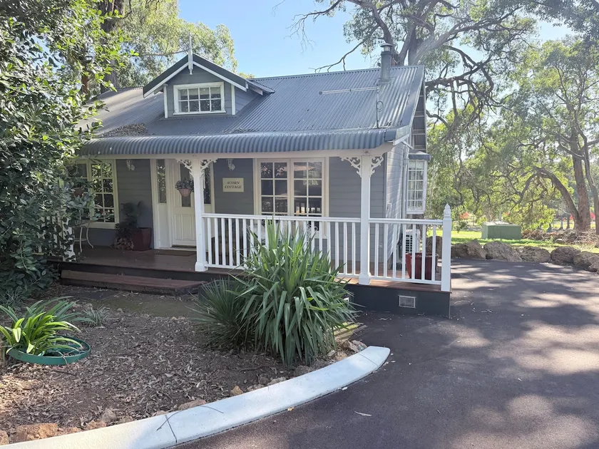 Acorn Cottage - Image 1