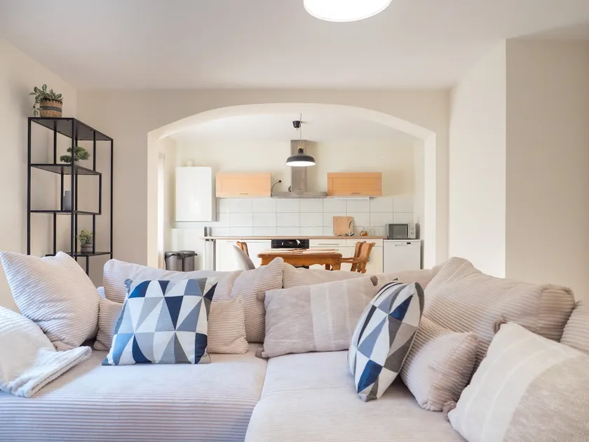 Spacious residence – parking & easy access - Image 1