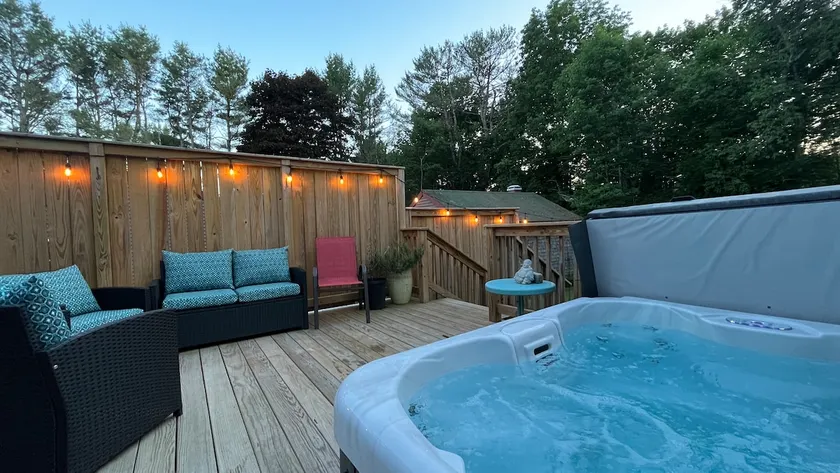 Cozy Maine home, w/hot tub! One hour to Acadia NP! - Image 1
