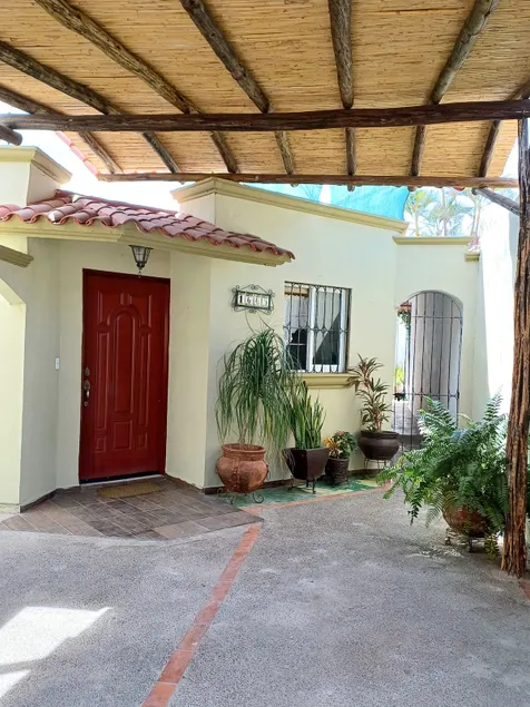 Golden Grassland House - Image 1
