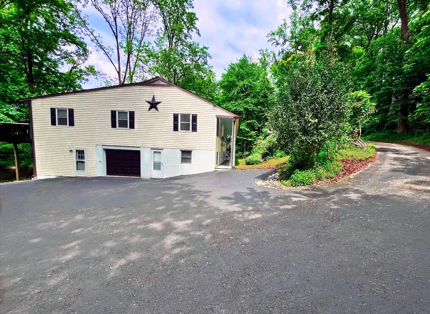 Amazing Home Near Town w/ Game Room/Gym/King Beds! - Image 1