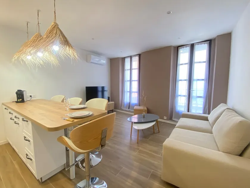 T2 heart of the city + Air conditioning + Wifi + 2 min to the beaches - Image 1