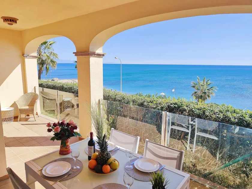 Beachfront at ”La Joya” - Image 1