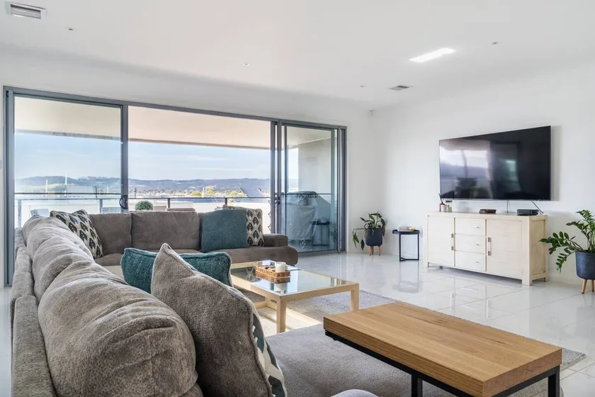 Helm House - A Contemporary Coastal Group Retreat - Image 1
