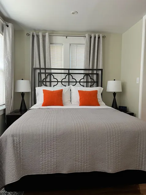 New Cozy Getaway, Minutes from Downtown - Image 1