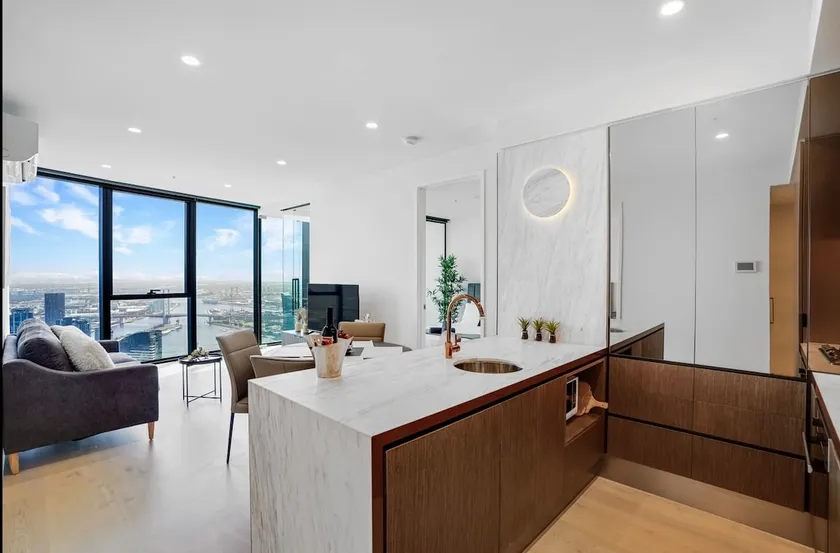 Skyhigh 2B2B Apt with amazing sea views in CBD - Image 1