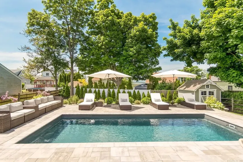 Lovely home by the beach in coveted Lordship - Image 1
