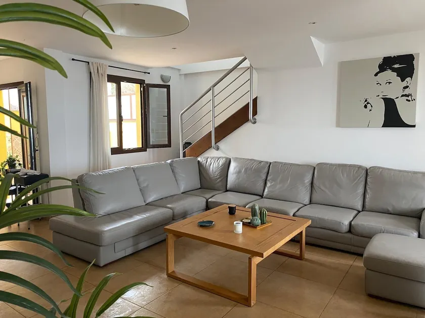 La Casa Amarilla - Image 1
