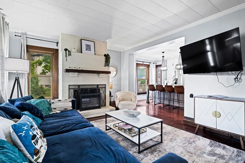 Hot Tub, Tiki Bar & Harry Potter Room- Clintonvill - Image 1