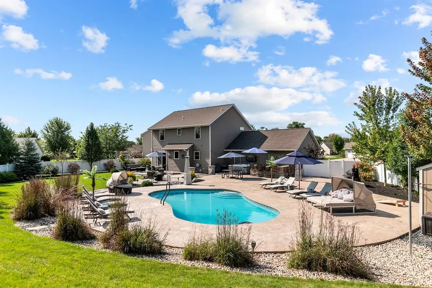 Sunny Days Await | Seasonal Pool & Hot Tub Retreat - Image 1