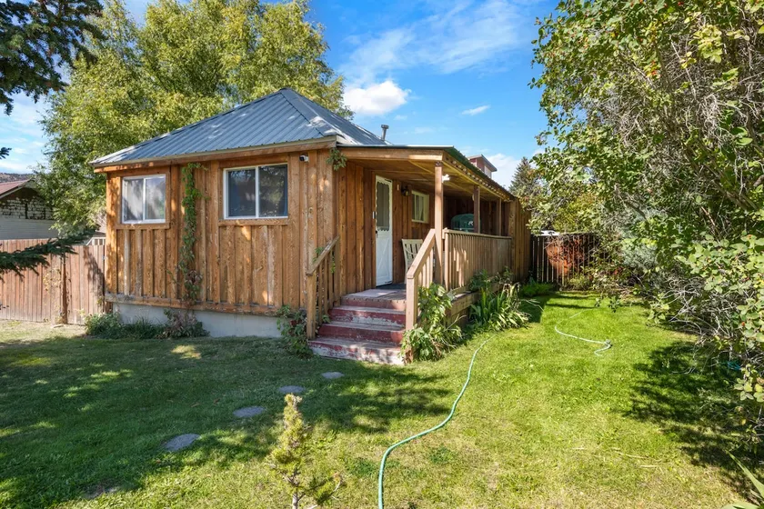 Cozy 2-Bed 2-Bath, Close to Hot Pools - Image 1