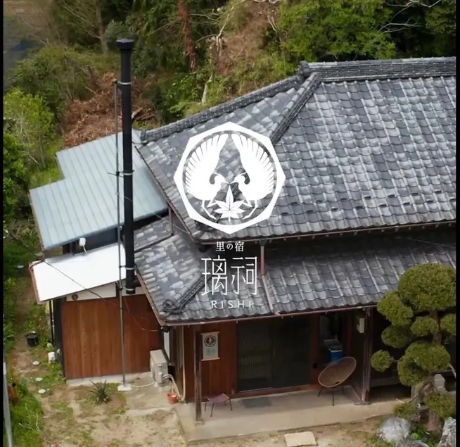 An adult hideaway surrounded by nature, 90 minutes from the city center - Image 1