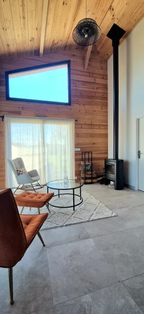 Pinéa Lodge – Authentic Pine Cottage in Landes - Image 1