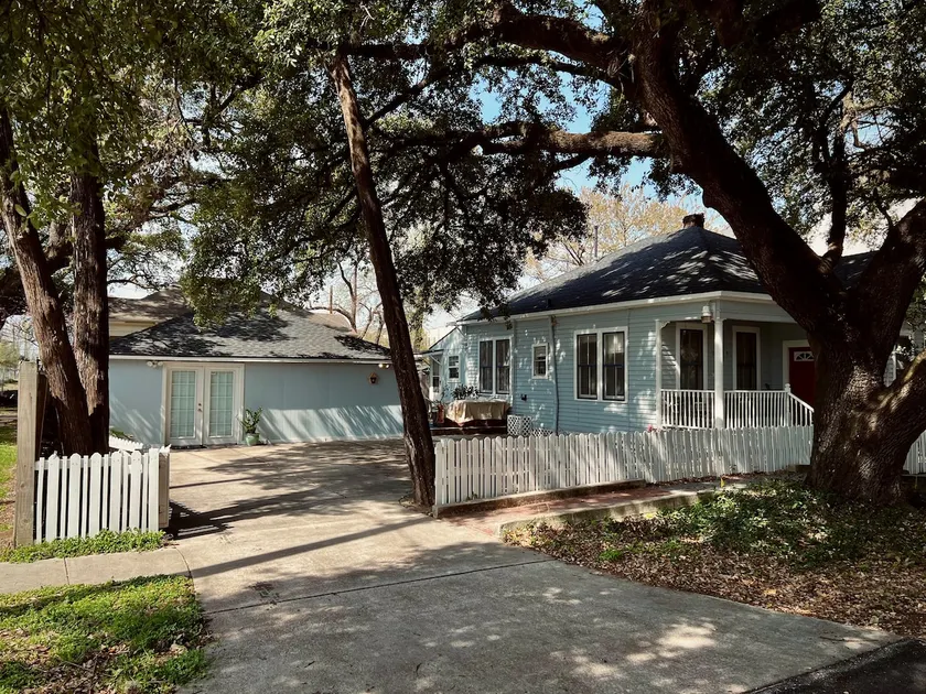 Shady Oaks Trailside Studio - Image 1
