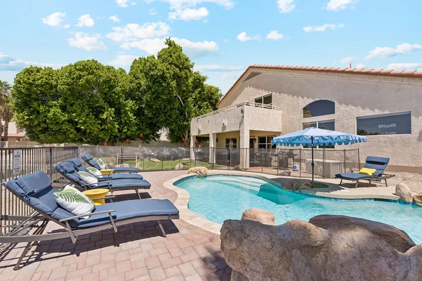 Resort-Style 5BR FREE Pool Heat Putting Green - Image 1