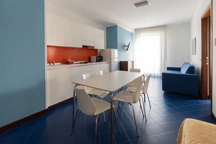 Three-room apartment with side sea view - Image 1