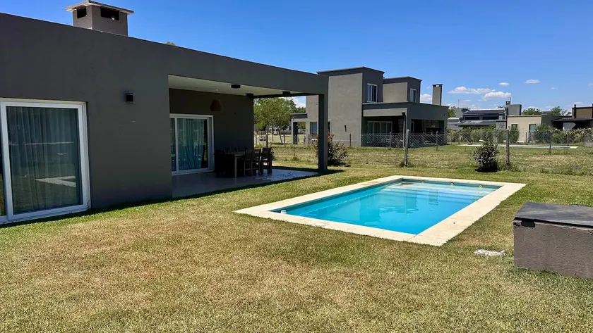 Warm, large and spacious house - Image 1