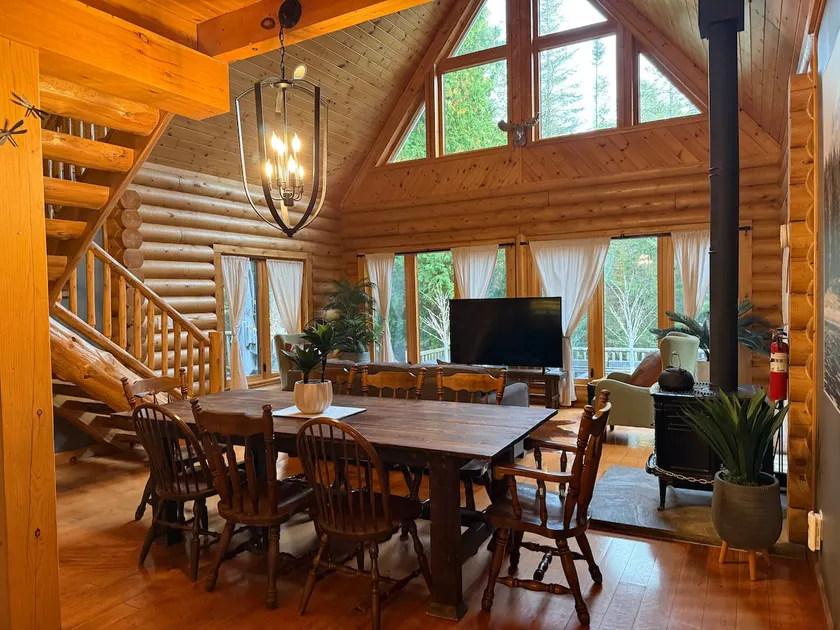 Tobermory Cabin Retreat:Game Room, Golf Sim & Hot - Image 1