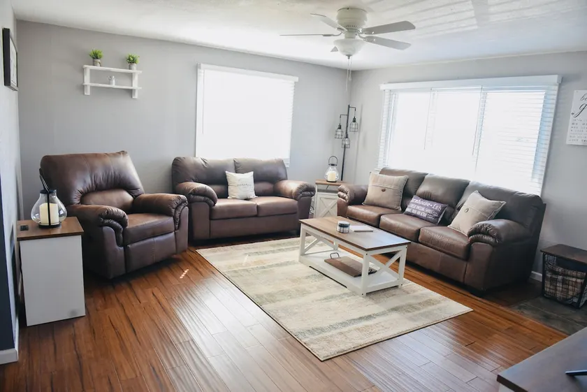 Cozy Farm Charm Home- 8mins from the lake! - Image 1
