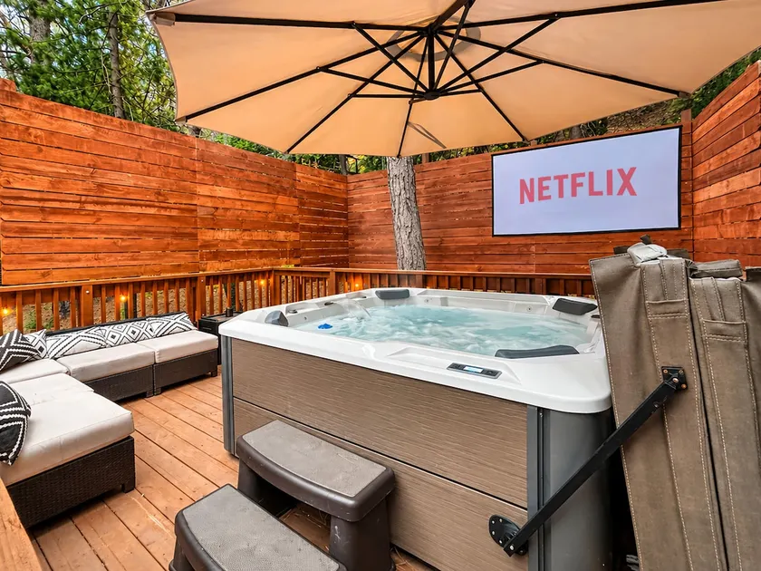 Lake Arrowhead Cabin• AC• Hot Tub • Outdoor Movies - Image 1