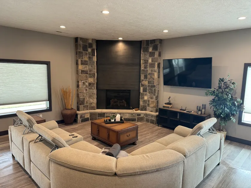 Walk to the Lake 2 Bedroom. 2 Bath. - Image 1