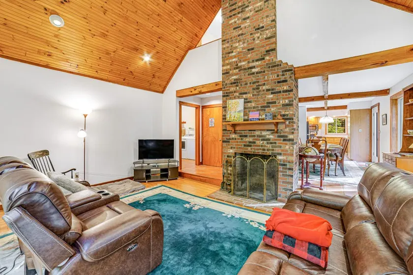 3BR Dog Friendly Near Ski | W/D | Streaming - Image 1