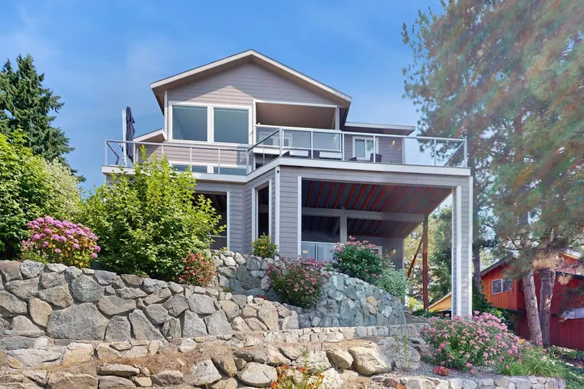 Stunning 4BR Lakefront - Dock - Balcony - Image 1