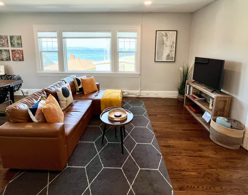 View-tiful Alki Beach Apartment - Image 1