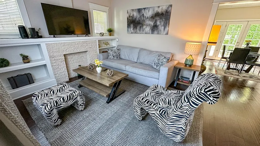 Nice 2 bdr house in WeHo - Image 1