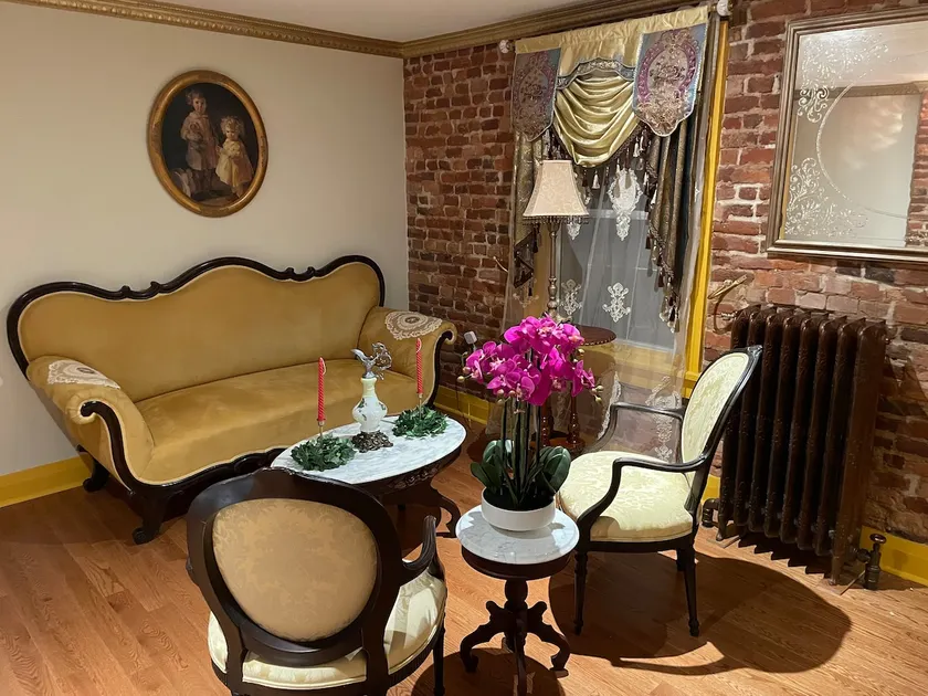 Victorian Charm Retreat - Image 1