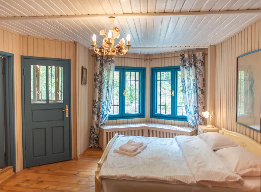 Chic Mountain Villa 10' to Peles Castle & Ski Lift - Image 1