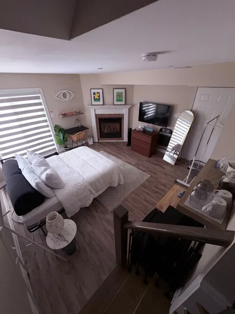 Private Cozy Walkout Basement Studio | Mississauga - Image 1