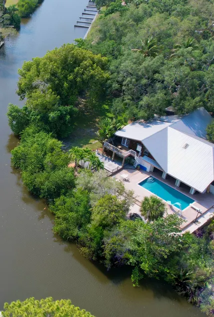 Charming Waterfront Tropical Escape Near Downtown - Image 1