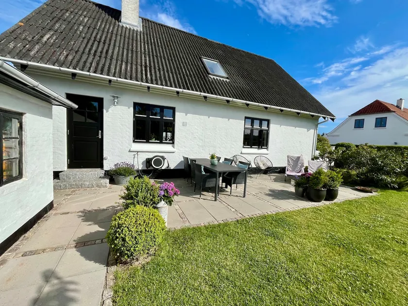 Charming townhouse in Tversted, 1100 meters from the sea - Image 1