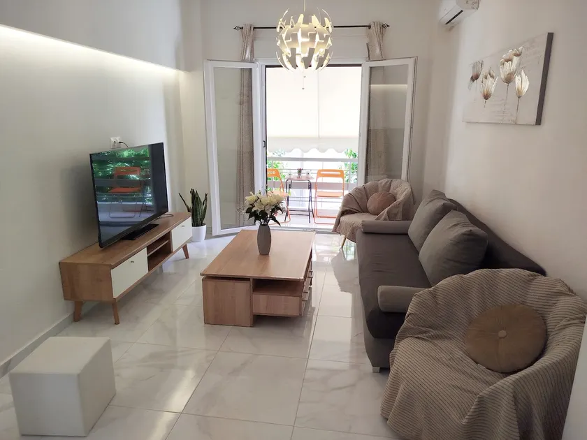 Cozy Apartment 5 minutes to metro korydallos - Image 1