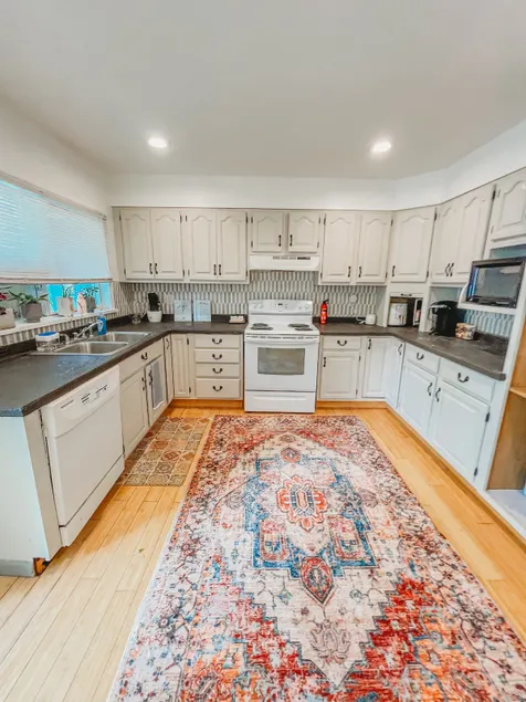Downtown Boho Home | King Bed | Walk to Waterfront - Image 1