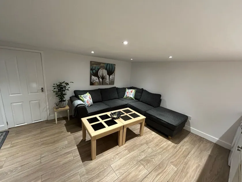 Danton Lodge - Image 1