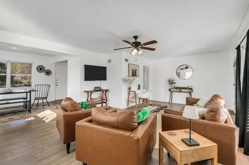 Cozy home w Fire pit! 5 miles to Stockyards - Image 1