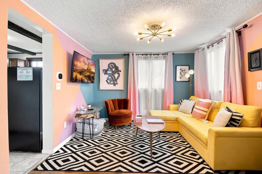 ColorHouse | 1mi Mayo, Fully Fenced Yard, Pets OK - Image 1