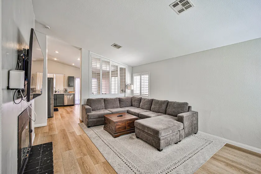 Modern 4 Bedrooms Single Story - Image 1