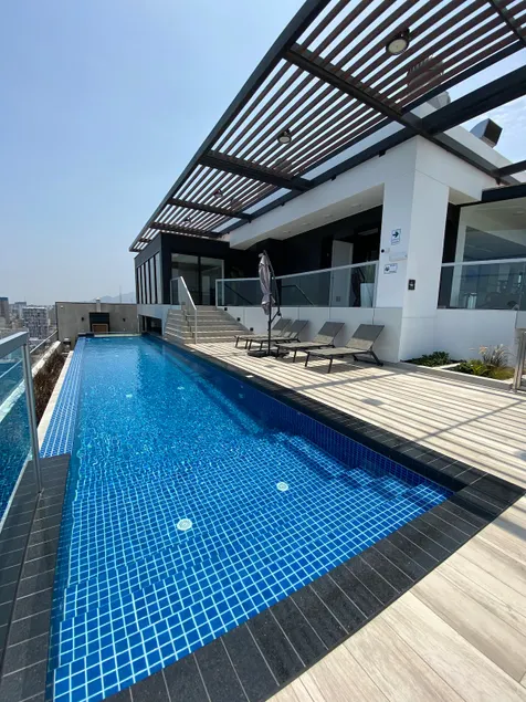 Apartment with a gym, swimming pool, grill, and bar - Image 1