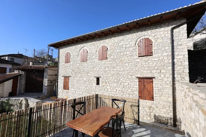 Hera Guest House 2 - Image 1