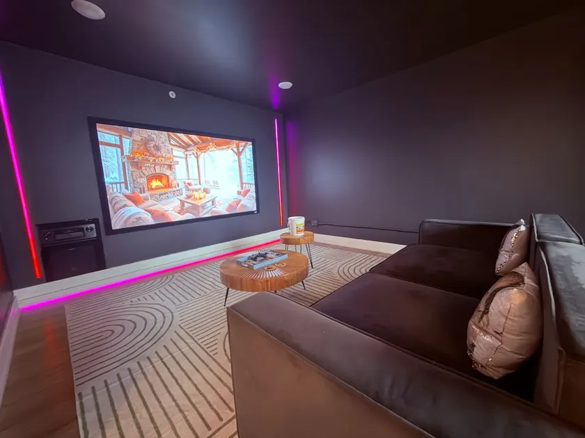 Pool~TV Lift Bed~Cinema +Switch +Extras - Image 1