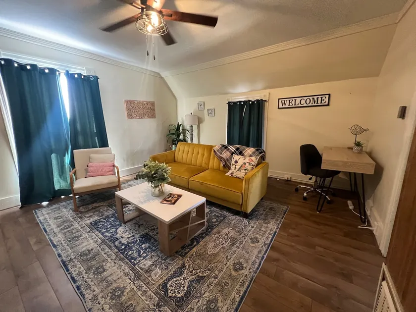 Downtown Hideaway - Image 1