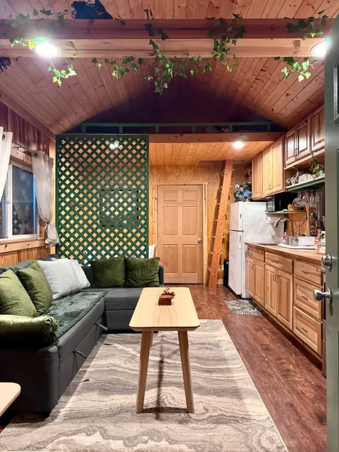 Enchanted Hollow- Cozy, Romantic Woodland Getaway - Image 1