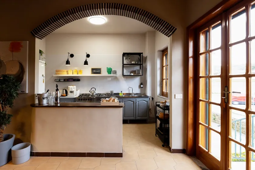 Vicolo Zenone 8 · Bright home 5 minutes from the Reggia - Image 1