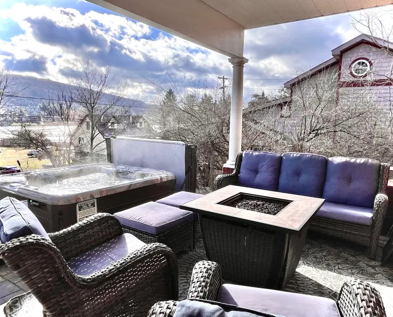 Red Brick Lodge - So Convenient - Image 1