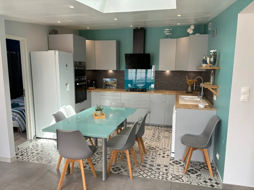 Cottage with direct beach access - Image 1