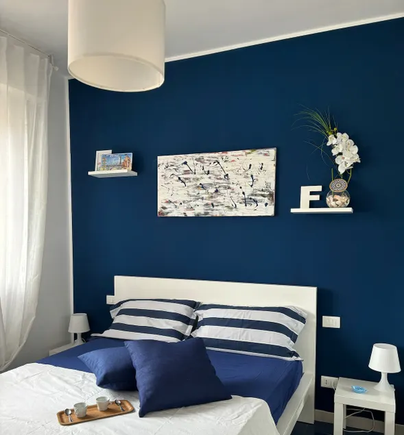 Interior 11 seafront - Image 1