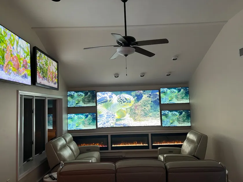 Stunning unit with balcony. - Image 1